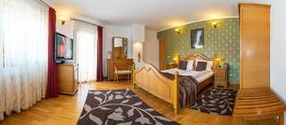 Отель Hotel Korona Сигишоара Двухместный номер бизнес-класса с 1 кроватью или 2 отдельными кроватями-1