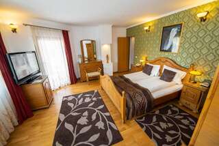 Отель Hotel Korona Сигишоара Двухместный номер бизнес-класса с 1 кроватью или 2 отдельными кроватями-2