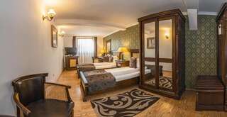 Отель Hotel Korona Сигишоара Стандартный двухместный номер с 1 кроватью или 2 отдельными кроватями-5