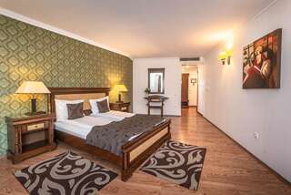 Отель Hotel Korona Сигишоара Двухместный номер бизнес-класса с 1 кроватью или 2 отдельными кроватями-14