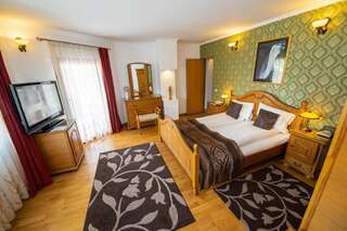 Отель Hotel Korona Сигишоара Двухместный номер бизнес-класса с 1 кроватью или 2 отдельными кроватями-19