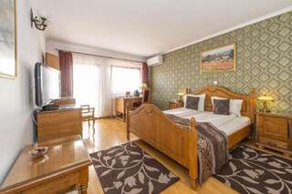 Отель Hotel Korona Сигишоара Двухместный номер бизнес-класса с 1 кроватью или 2 отдельными кроватями-22