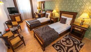 Отель Hotel Korona Сигишоара Двухместный номер бизнес-класса с 1 кроватью или 2 отдельными кроватями-24